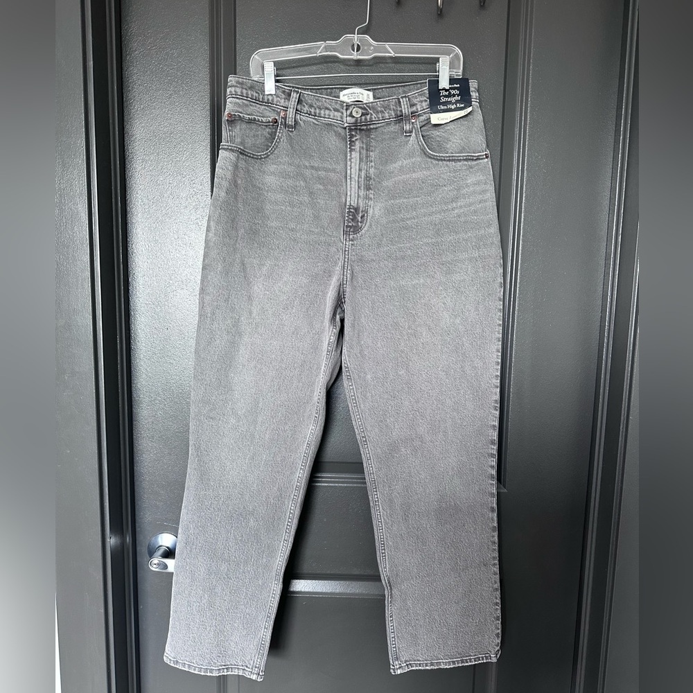 Abercrombie Curve Love Ultra High Rise 90s Straight Jeans